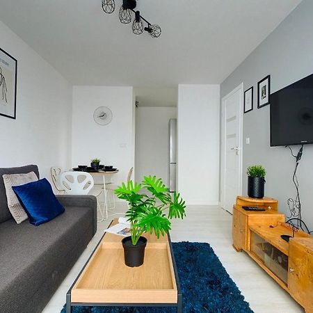 Appartamento Warsaw Inside Solec With Private Parking Esterno foto