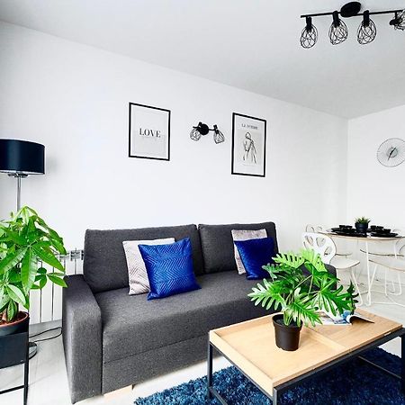 Appartamento Warsaw Inside Solec With Private Parking Esterno foto