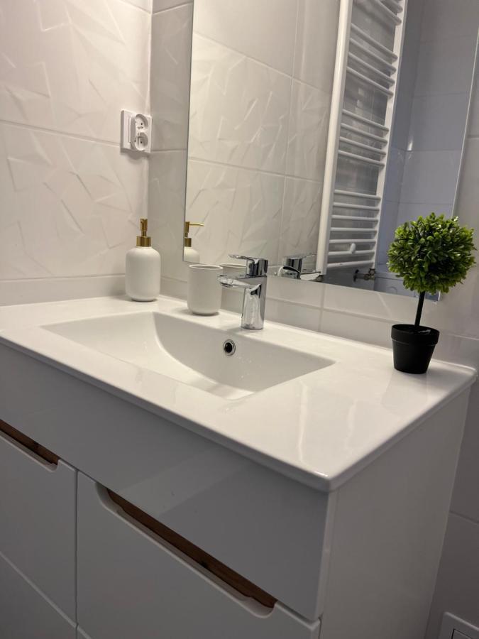 Appartamento Warsaw Inside Solec With Private Parking Esterno foto