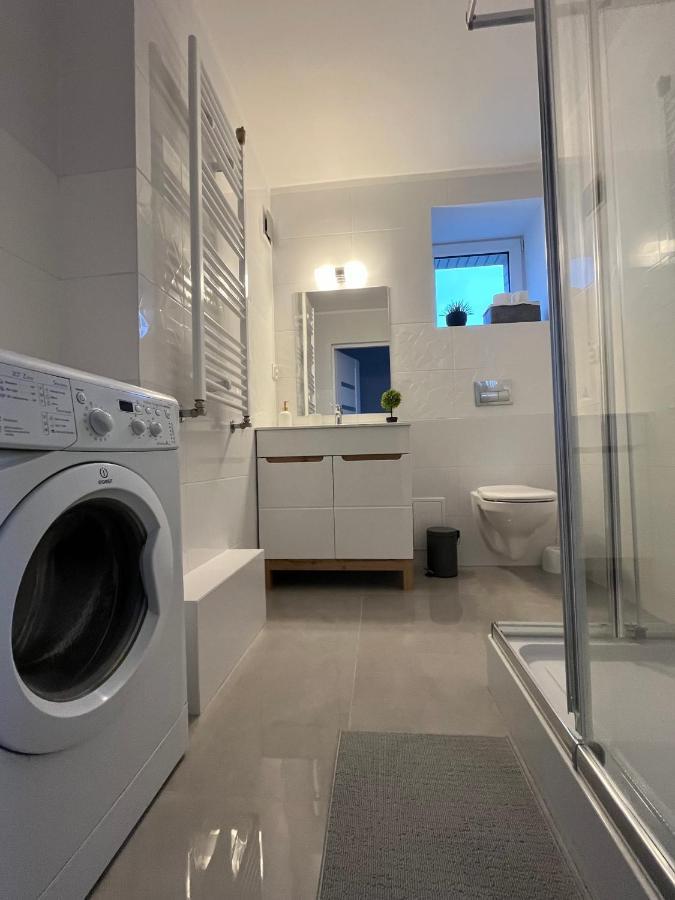 Appartamento Warsaw Inside Solec With Private Parking Esterno foto